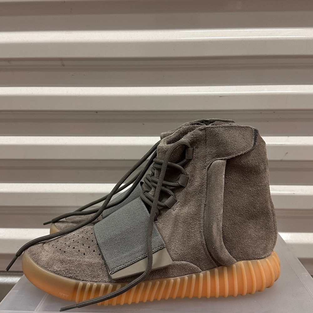 2016 YEEZY BOOST 750 “GREY GUM” - Picture 3 of 6